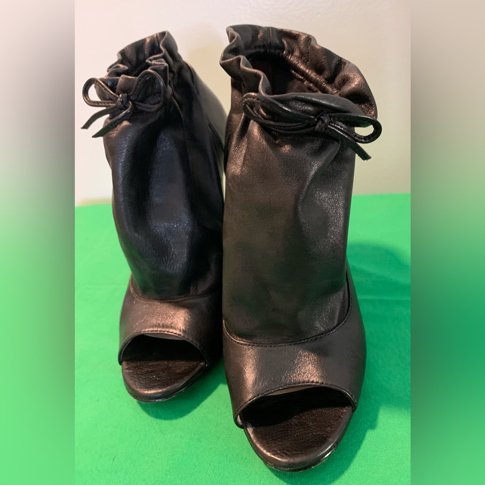 BOUTIQUE, Shoes. Size 7 Black Women's Peep-Toe Ankle Boots